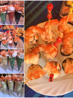 Una foto de Conos de hojaldre rellenos de cóctel de langostinos 🦐