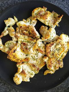 Una foto de Filetes de pollo de contramuslo a la plancha