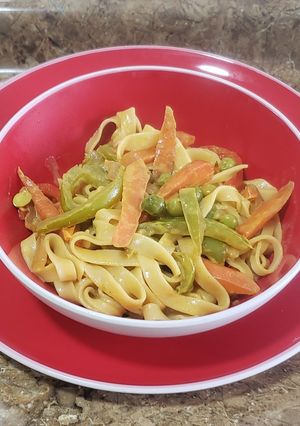 Una foto de Fetuccini estilo thai ☺