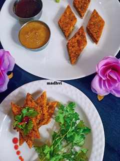 कोथंबीर वड़ी (Kothimbir vadi recipe in Hindi) रेसिपी मुख्य फोटो