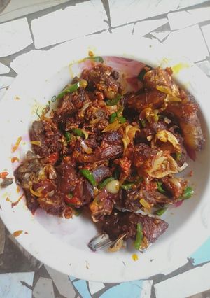 A picture of Peppered meat.