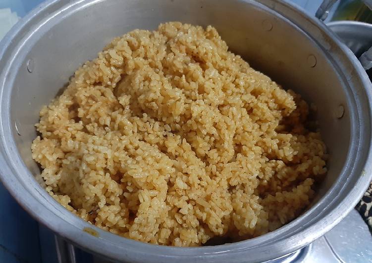 Langkah Mudah untuk Menyiapkan Nasi kebuli ayam instan, Bisa Manjain Lidah