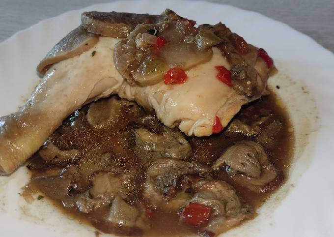 Pollo guisado con Boletus ?? Receta de El Rincón De Menchu- Cookpad