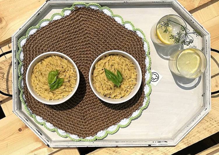 Risoni con pesto di aneto, basilico e pinoli vegan