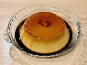 Una foto de flan café royal