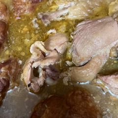 A picture of Black eyed peas with smoked Turkey and white rice.