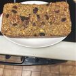 Pastel de copos de avena integrales con frutos secos dátiles y pasa