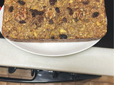 Pastel de copos de avena integrales con frutos secos dátiles y pasa