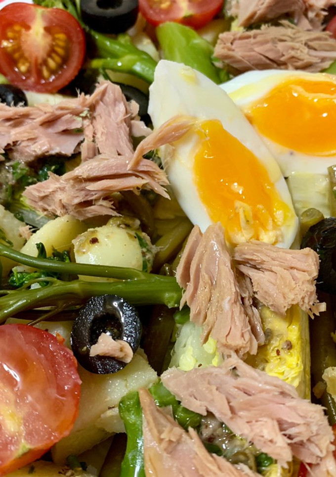 Una foto de Ensalada Nizarda de atún