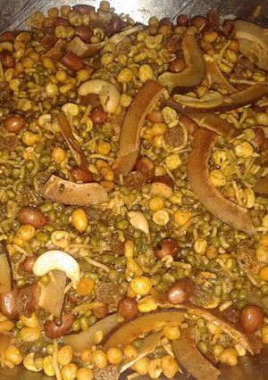 A picture of Kashmiri mixture.