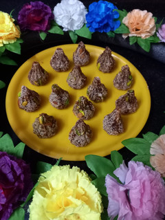 शुगर फ्री खजूर के मोदक (sugar free khajur ke modak recipe in Hindi) रेसिपी मुख्य फोटो