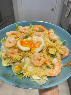 Una foto de Ensalada con langostinos