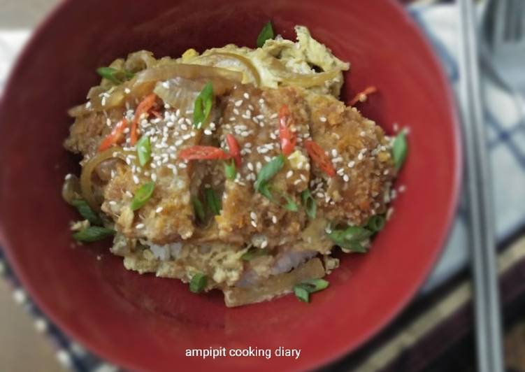 Oyakodon (chicken &amp; egg rice bowl)