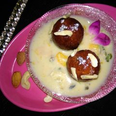 A picture of Mango gulabjamun in rabri.