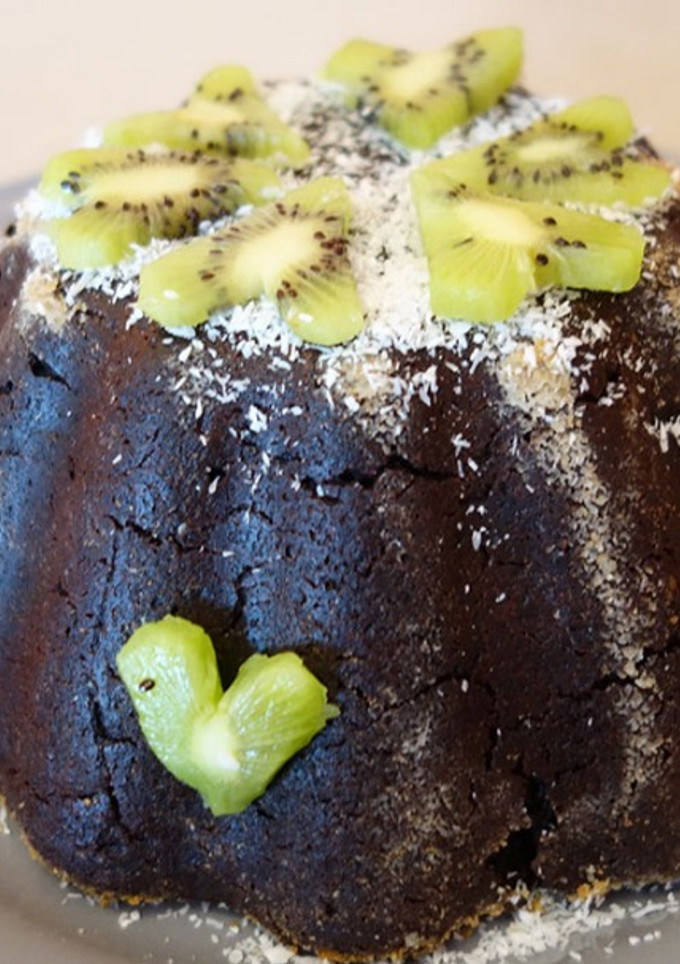 Una foto de Pastel de espelta y cacao picante