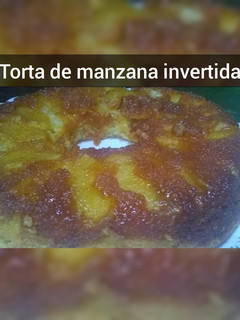 Una foto de Torta invertida de manzana😍🍎