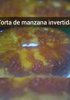 Una foto de Torta invertida de manzana😍🍎
