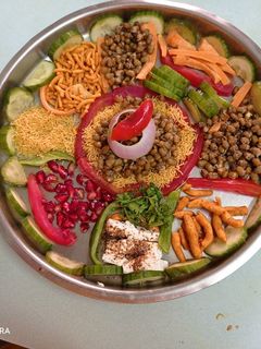 ફણગાવેલા મગનો સલાડ(Sprouted mung salad recipe in Gujarati) રેસીપી મુખ્ય ફોટો