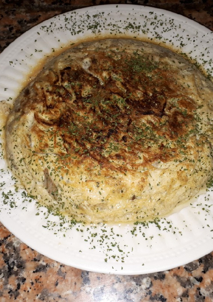 Una foto de Tortilla de setas y gulas