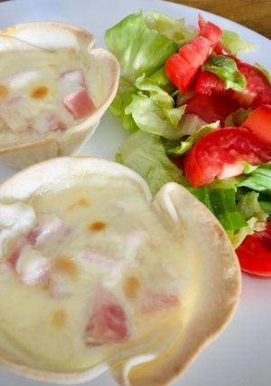 Una foto de Canastitas de jamón y queso