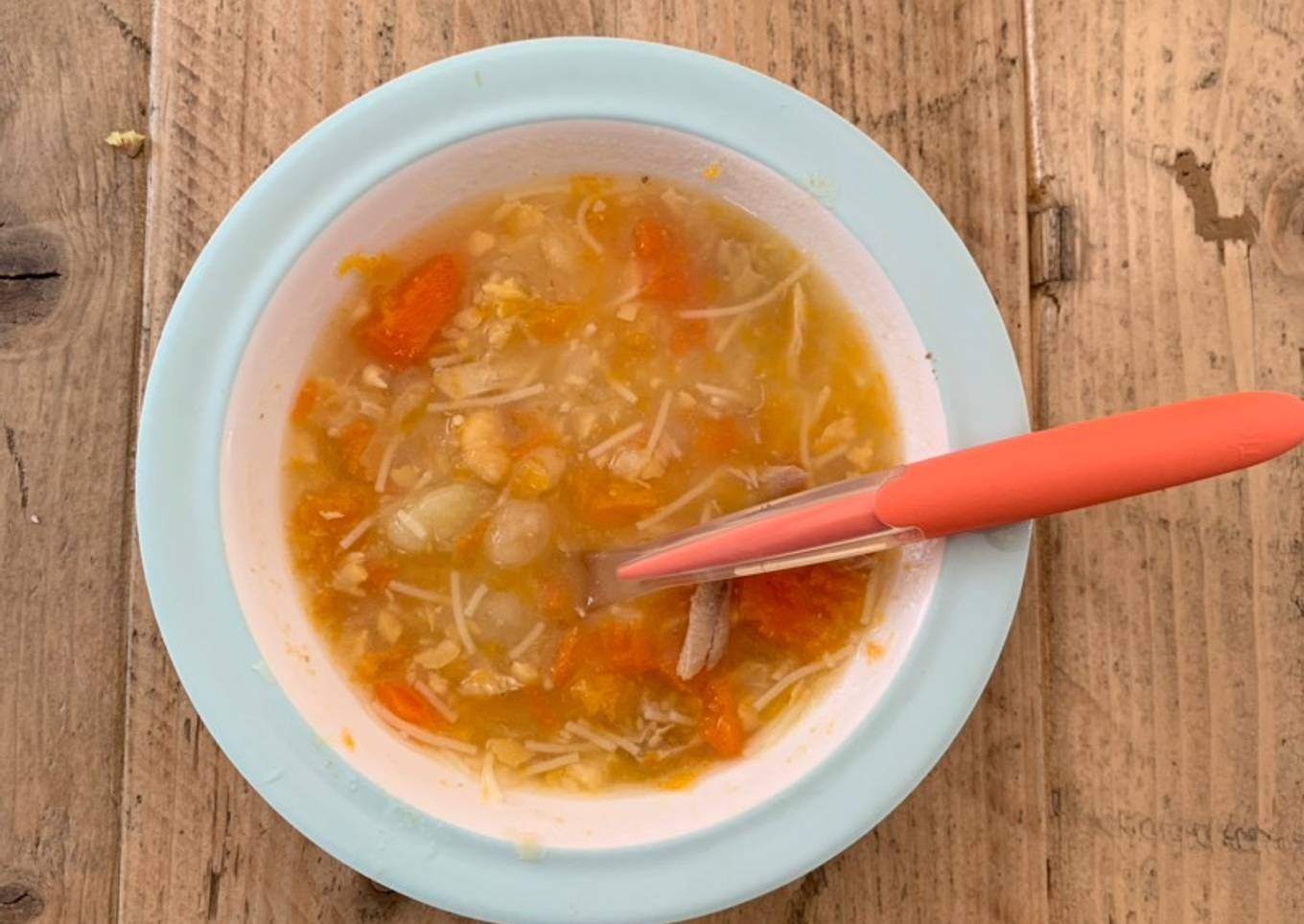 Sopa de pollo para bebés