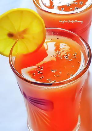 A picture of Tangerine and Guava fiesta with crunchy chia seeds.