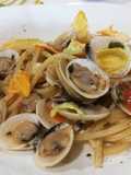 Spaghetti con Vongole Verace, Pomodorini e Fiore di Zucchine