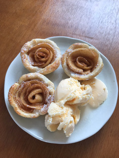 A picture of Mini Rose Apple Pies.