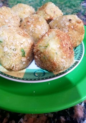 Una foto de Bombas de papa con capa crocante de avena