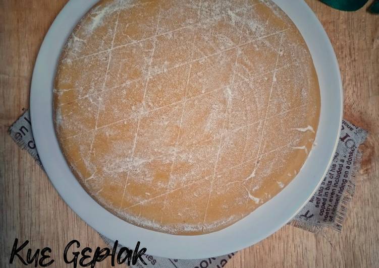 Praktis, Membuat Kue Geplak Khas Betawi Ala Warteg