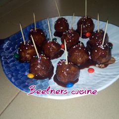A picture of Apple choco balls.