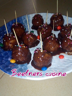 A picture of Apple choco balls.