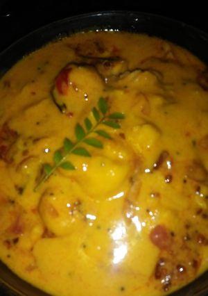 पकौड़े वाली स्वादिष्ट कढ़ी (Pakodi wali swadisht kadhi recipe in hindi) रेसिपी मुख्य फोटो