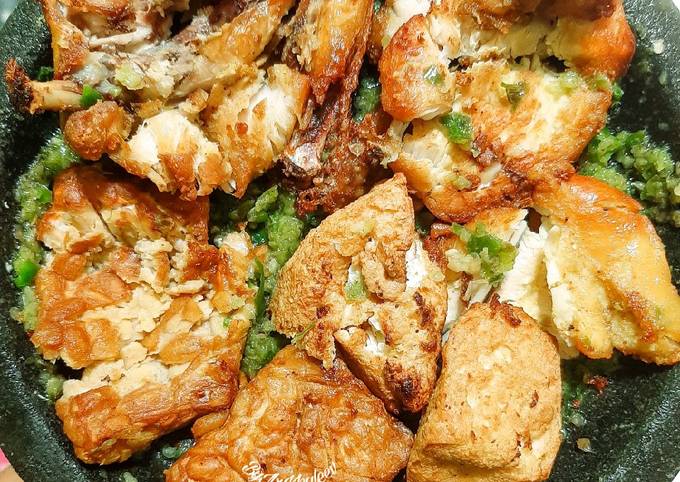 Resep Ayam,Tempe,Tahu Sambel Penyet yang Lezat