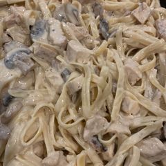 A picture of Grilled Chicken Fettuccine w/Mushrooms.