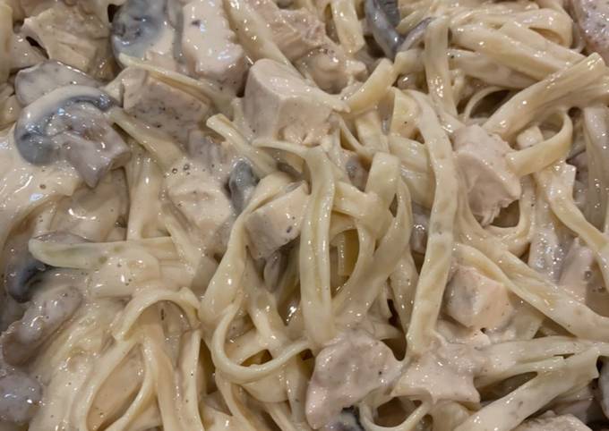 Grilled Chicken Fettuccine w/Mushrooms