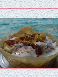 आलू चाट कटोरी (Aloo Chaat Katori Recipe in Hindi) रेसिपी मुख्य फोटो