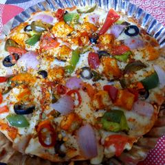 A picture of Pizza 🍕.