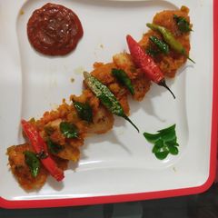 A picture of Spicy masala fried idli.