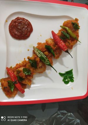 A picture of Spicy masala fried idli.