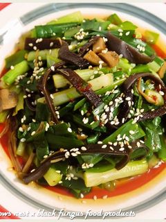 黑木耳辣拌韭菜．柯媽媽の植物燕窩 的食譜成品照片