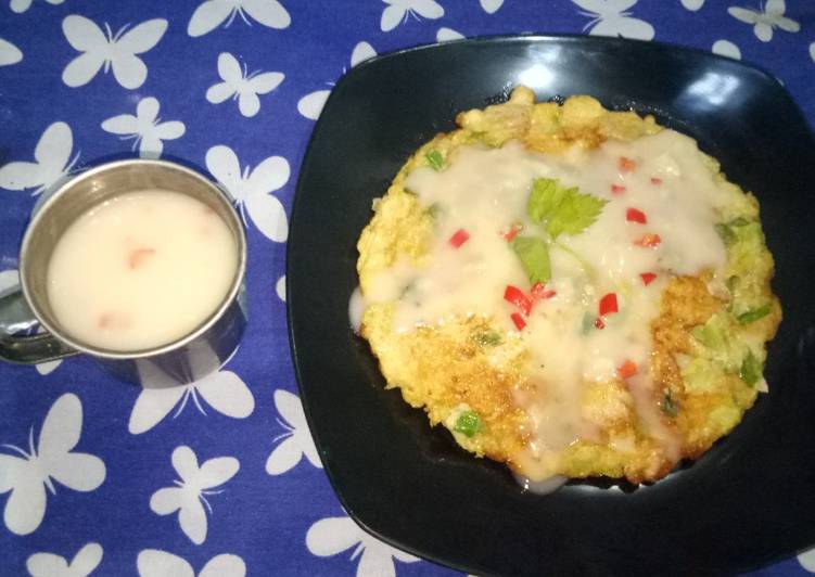 Omlet with saus merah putih