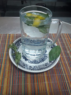 Una foto de Limonada de albahaca