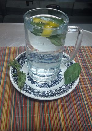 Una foto de Limonada de albahaca