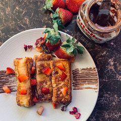 A picture of Strawberry Nutella French toast roll ups 🍓🍫.