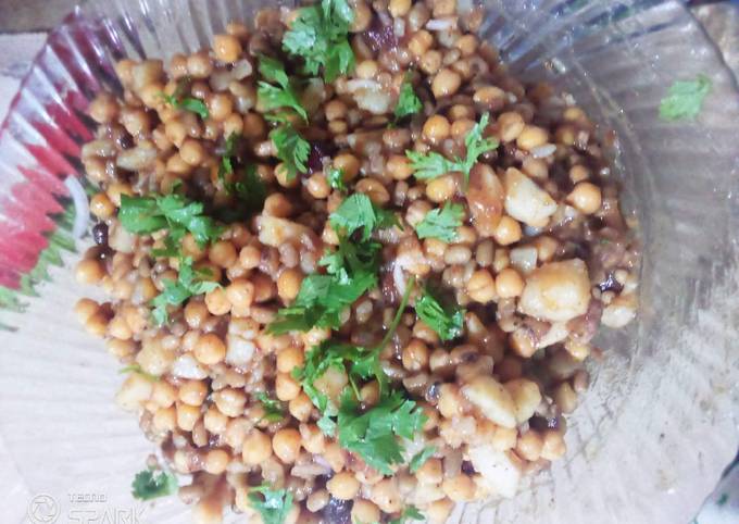 Easiest Way to Make Yummy Khatti Chana chat..😋