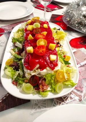 Una foto de Pastel de patatas y ensaladas para Navidad 🎄🥂🎅🏻