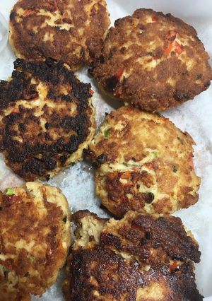 A picture of Keto friendly Salmon Cakes with garlic Aioli.