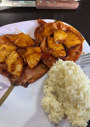 Una foto de Chuletas de Cerdo Ahumadas en Salsa de Piña