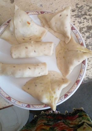 A picture of Homemade Samosay and roll.